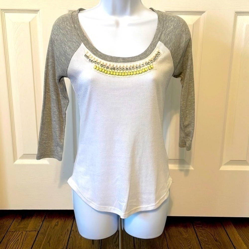 Vera Wang 3/4 sleeve grey and white shirt.